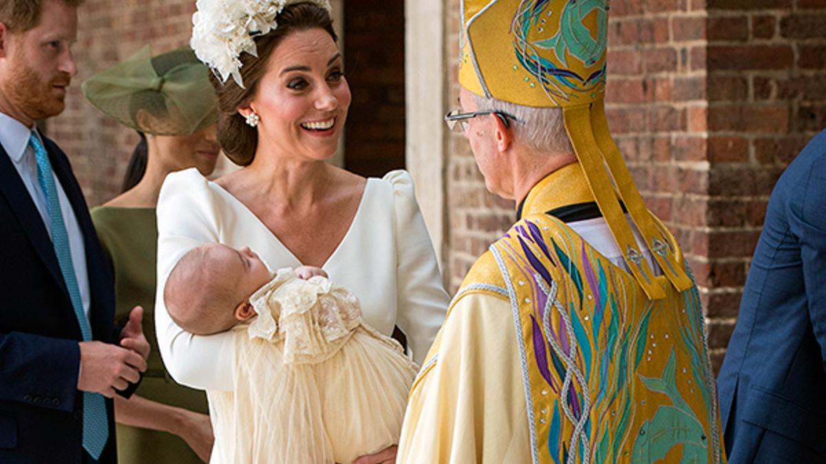 Kate Middleton muy sonriente durante el bautizo de su tercer hijo