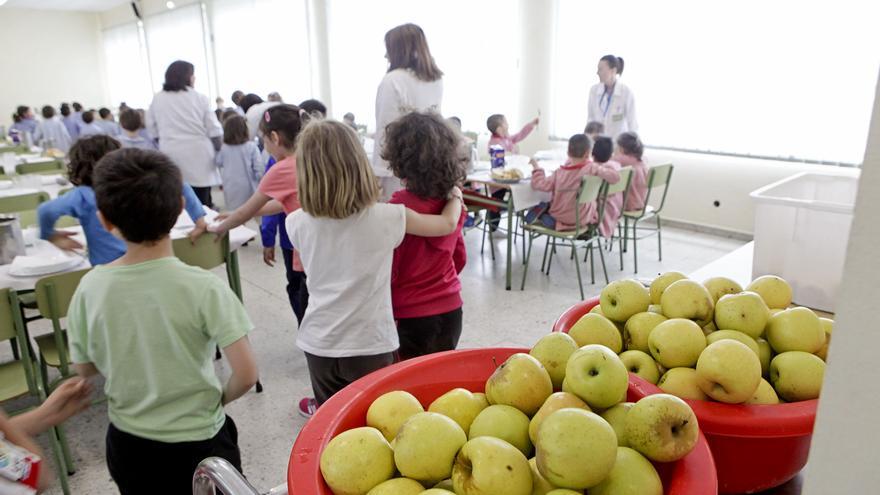 Las familias del comedor escolar, indignadas por un recibo extra de 47 euros