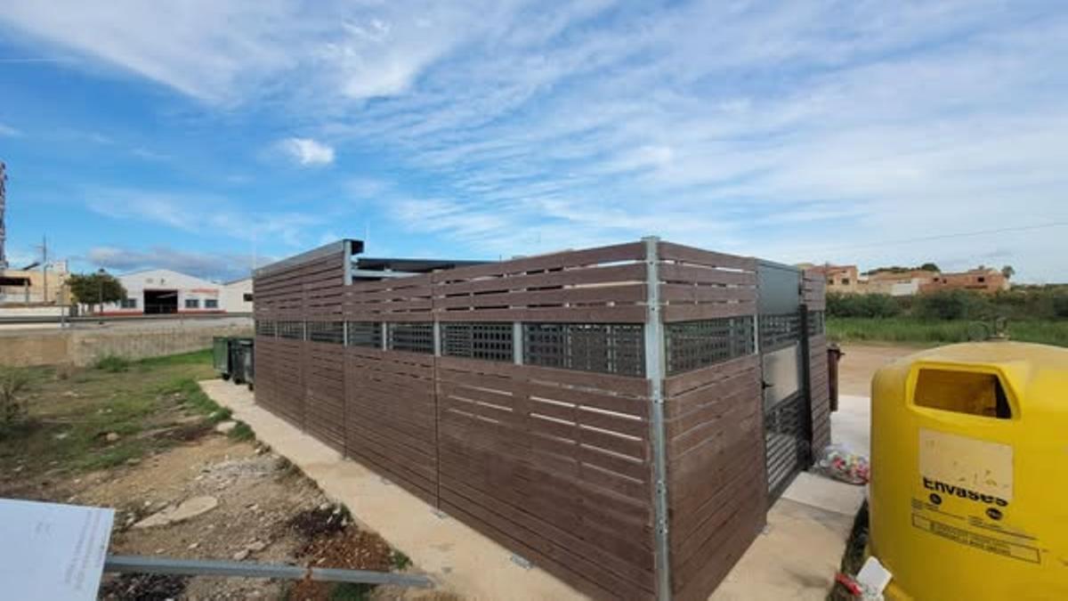 Área de emergencia construida en Llombai como complemento de la recogida puerta a puerta.