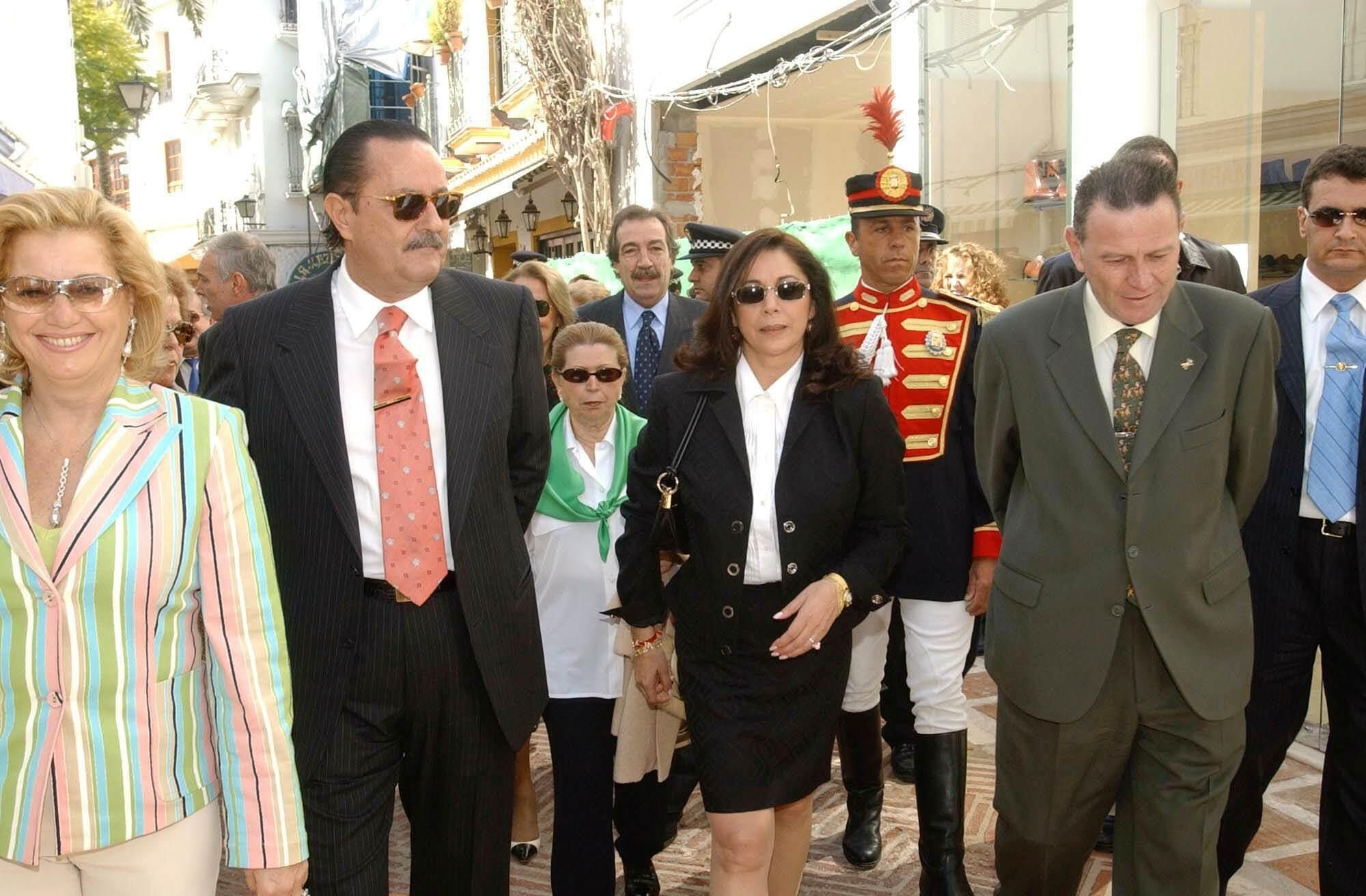 De la alcaldía de Marbella a la prensa rosa y la cárcel: la vida de Julián Muñoz, en imágenes