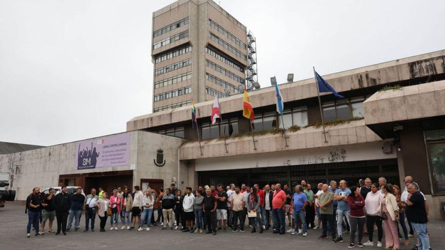 Los feriantes llegan a Praza do Rei | ALBA VILLAR