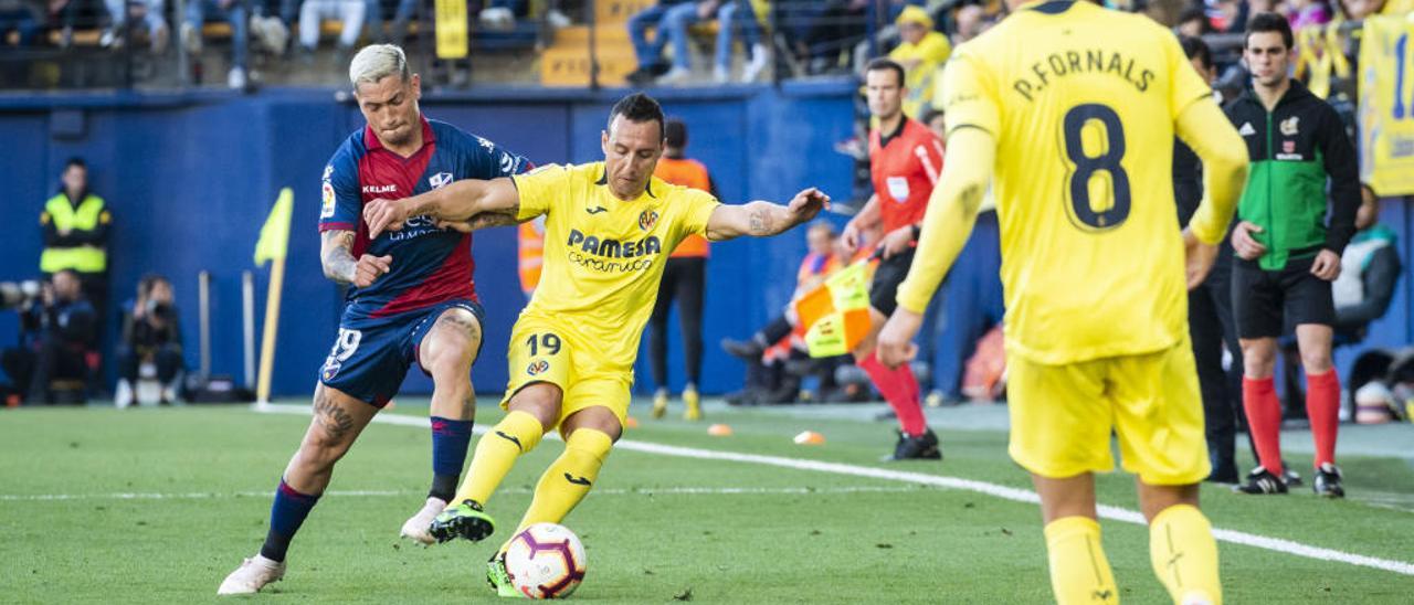 Cazorla, en una acción del partido frente al Huesca.