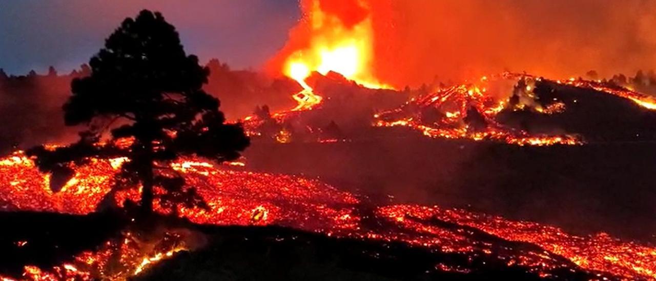 Impresionantes imágenes aéreas del volcán de La Palma tras el fin de la erupción