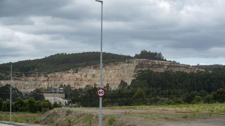 Vista de la zona donde se proyectaba la cárcel, detrás de los eucaliptos. | Casteleiro / Roller Agencia