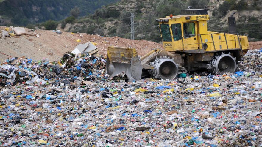 Deixalles dipositades a l&#039;abocador del Parc ambiental de Bufalvent