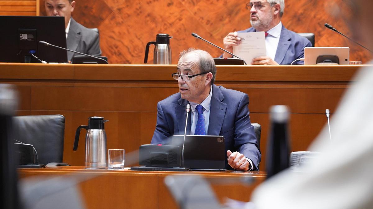 José Ignacio Castaño, director del Salud de Aragón, este miércoles en las Cortes.