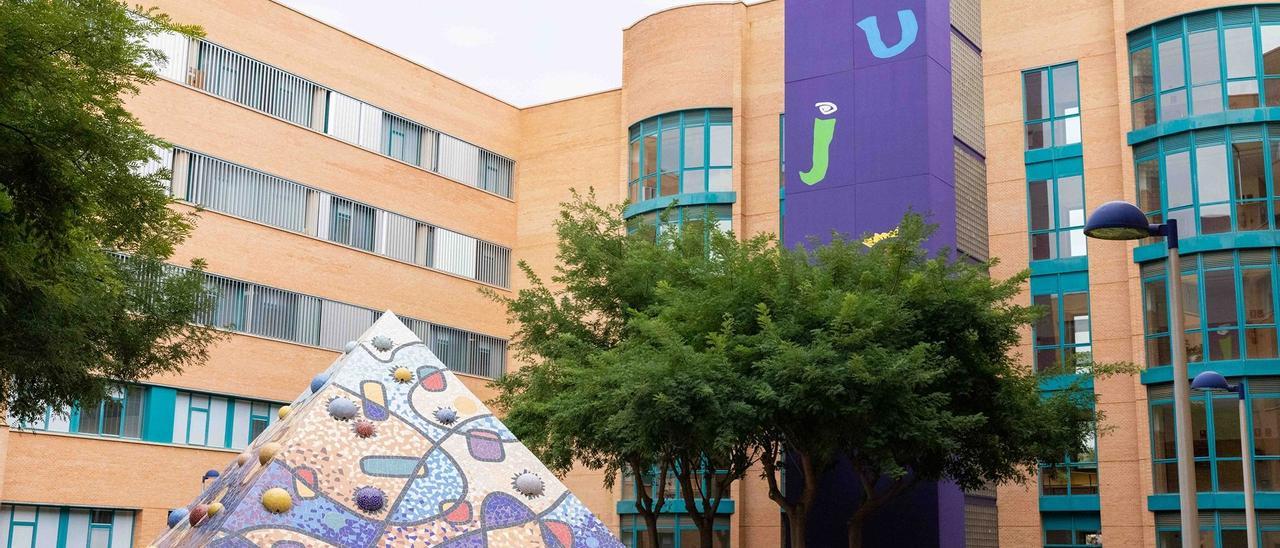 Fachada de la facultad de Tecnología y Ciencias Experimentales