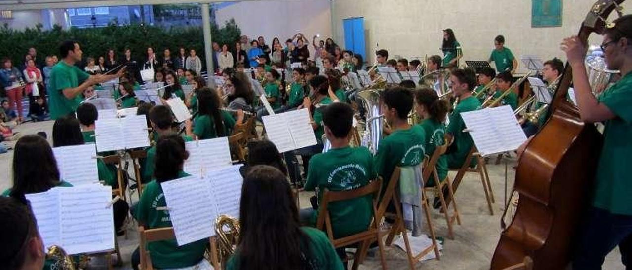 Alumnos de la Escola de Música de Meaño. // Faro