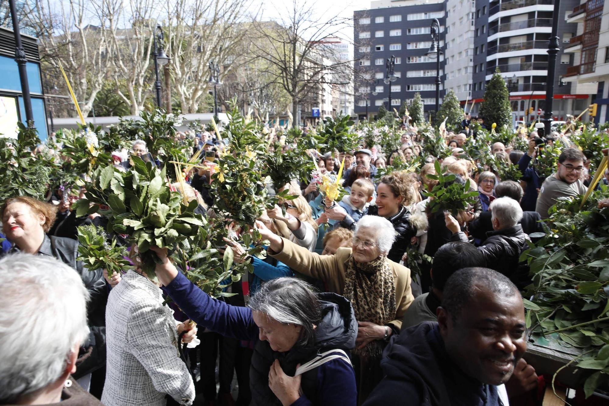 EN IMÁGENES: Gijón procesiona para celebrar el Domingo de Ramos