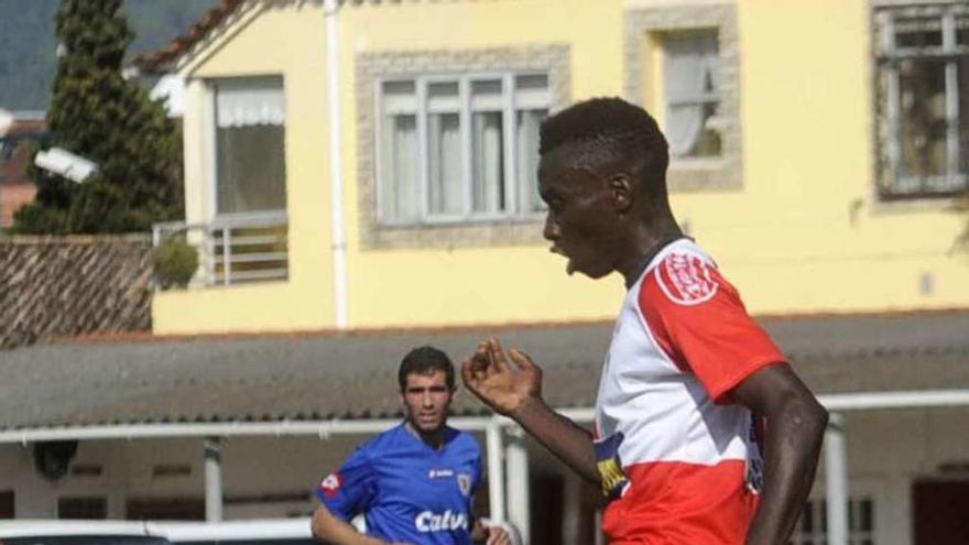 Sylla lidera al Arosa hacia el empate