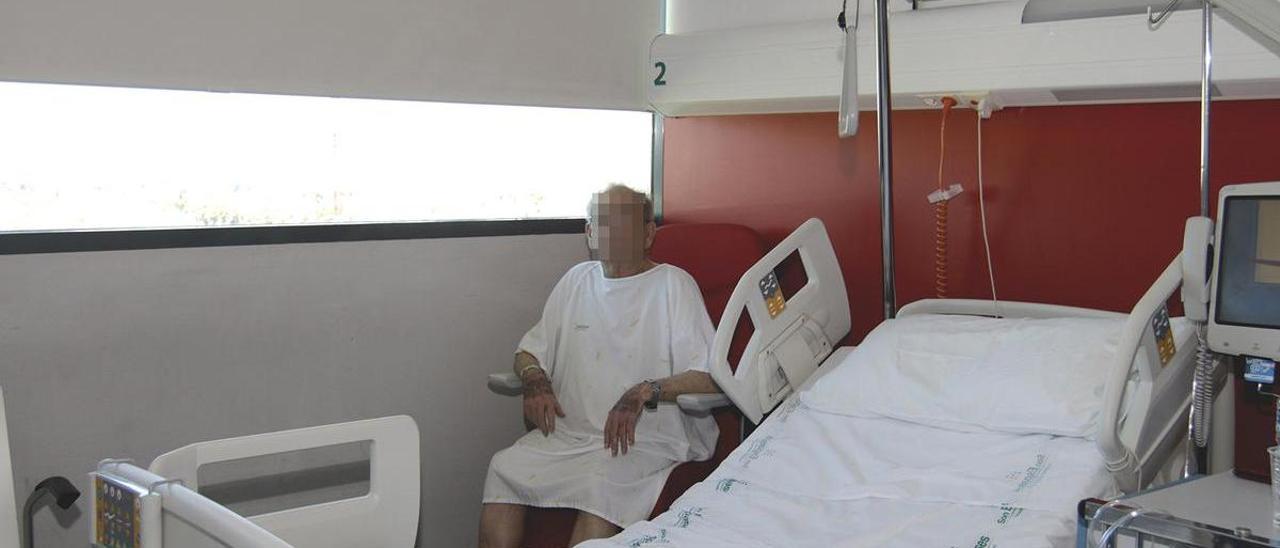 Imagen de archivo de un paciente ingresado en una de las plazas de cronicidad de Son Espases.