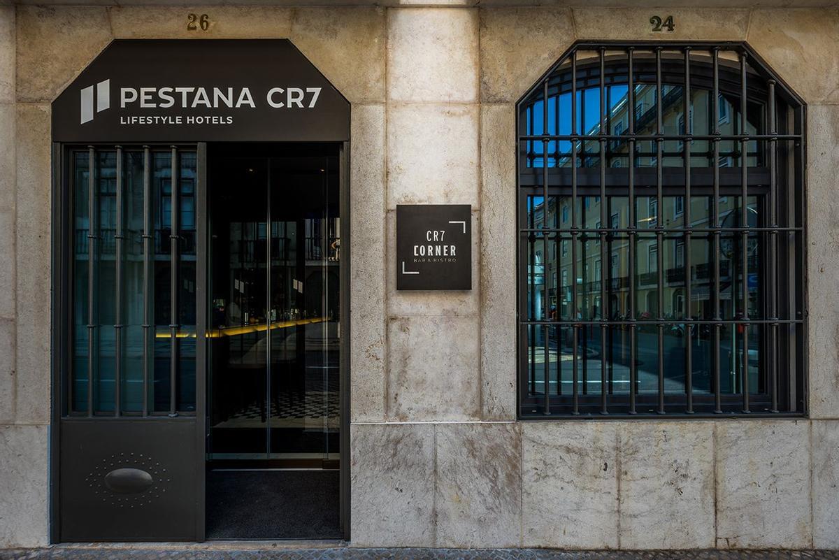La puerta del hotel Pestana CR7 de Lisboa