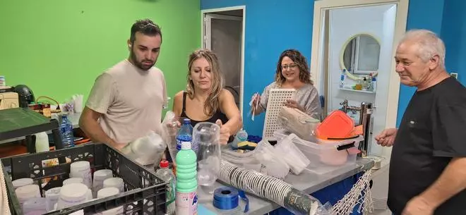 Las peñas de Benidorm empiezan el montaje de los locales para las Fiestas Mayores Patronales