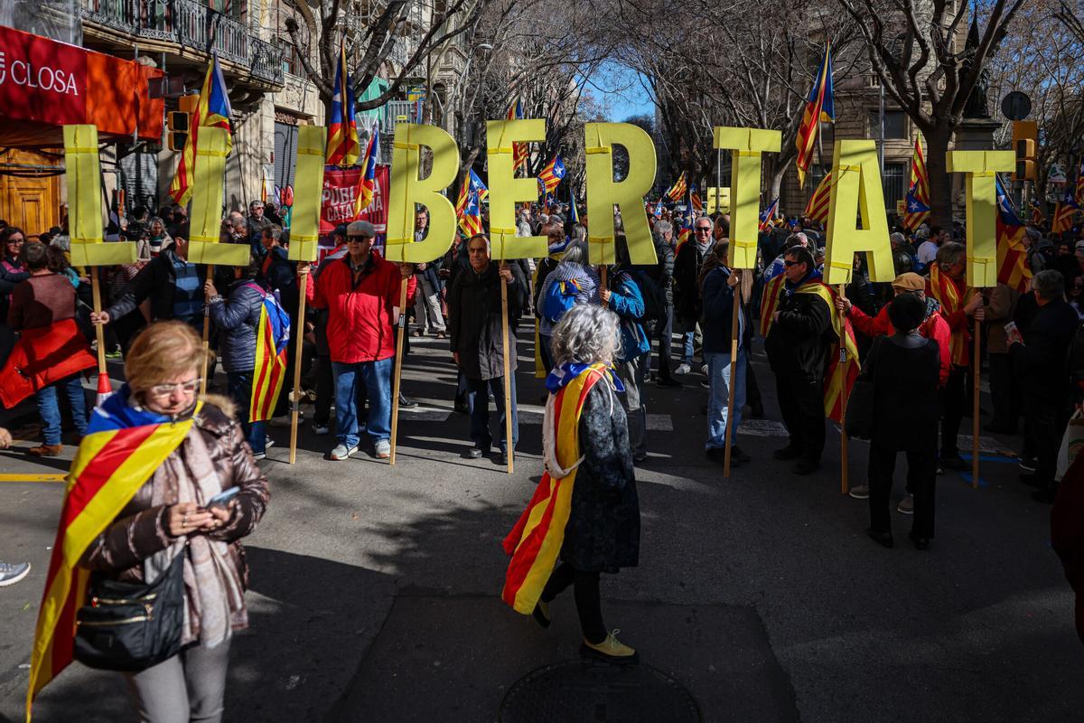 La manifestació convocada per l'ANC i el Consell de la República per denunciar la situació de Rodalies.