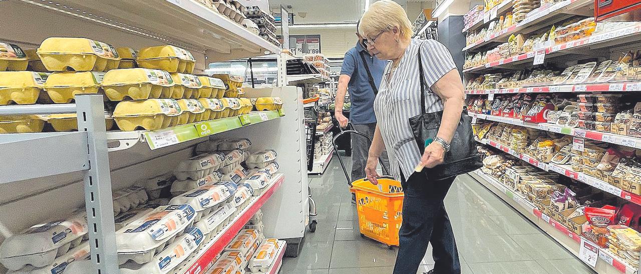 Llenar la cesta de la compra es más caro que hace un año.