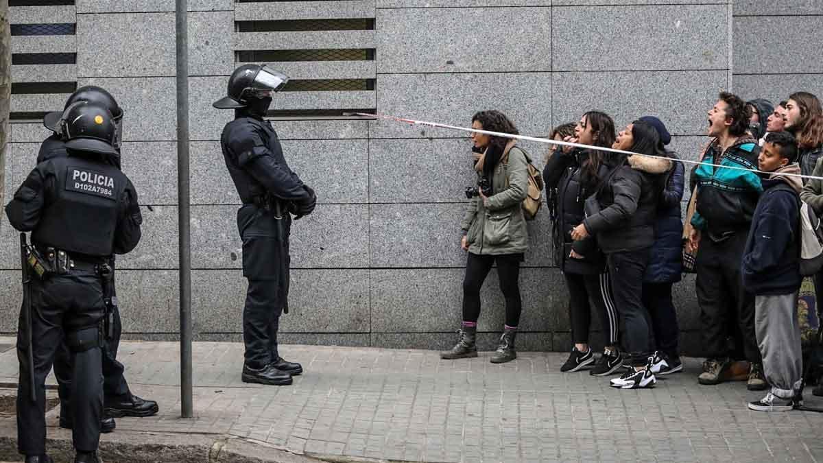 Desalojo del Bloc Llavors, en Barcelona