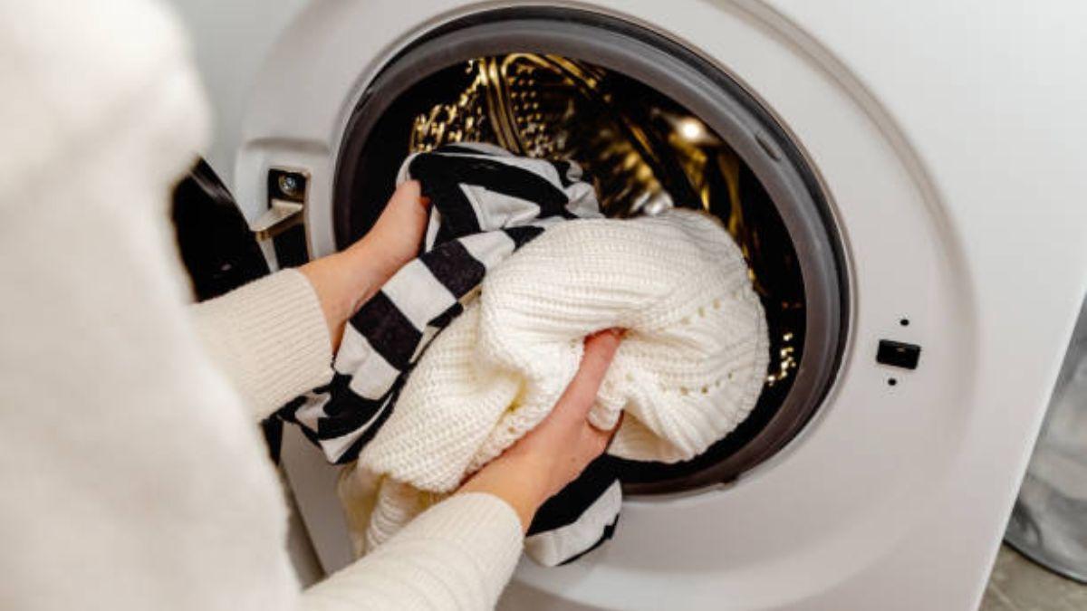 Tres trucs casolans per recuperar la mida dels jerseis que se t'han encongit a la rentadora