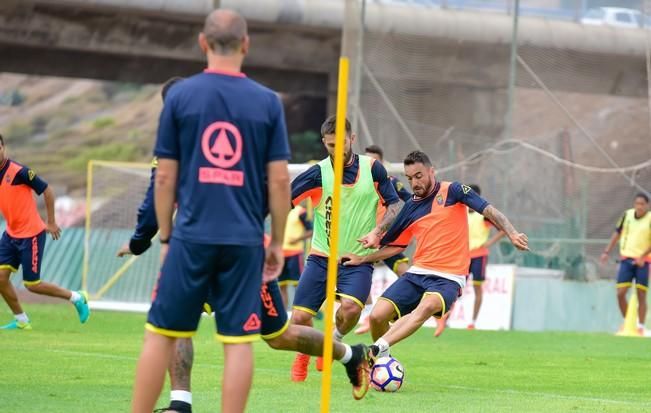 .Entrenamiento de la UD Las Palmas en Barranco ...