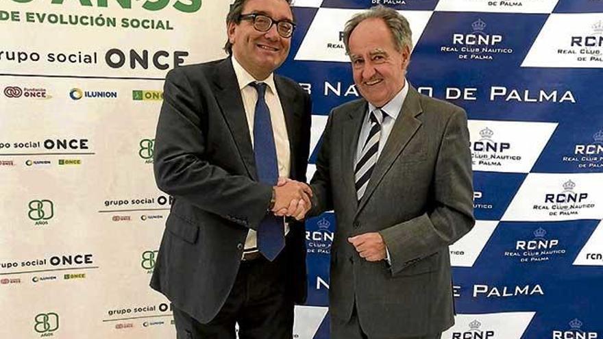 José Vilaseca y Javier Sanz ayer en la firma del acuerdo.