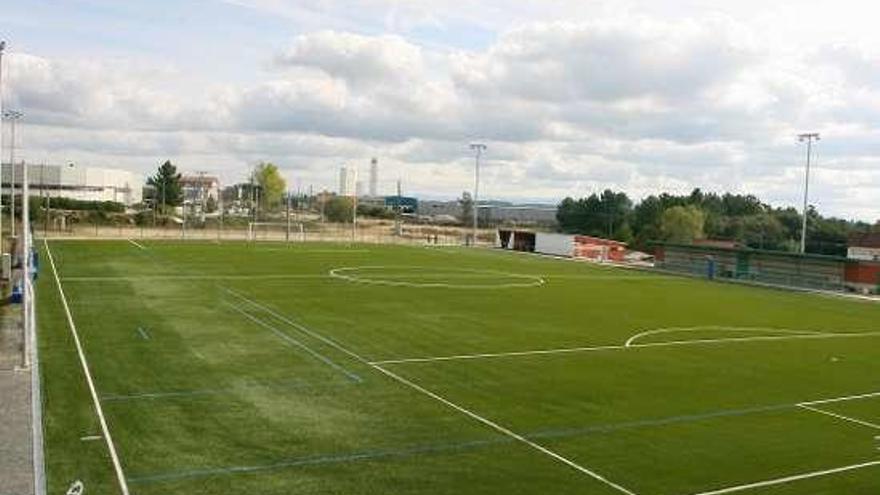 Campo de fútbol de A Uceira, en O Carballiño.  // FdV