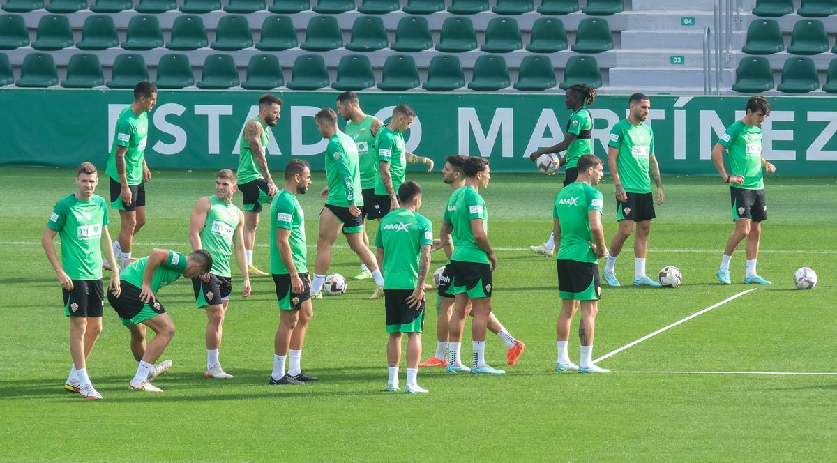 La plantilla del Elche vuelve este martes a los entrenamientos
