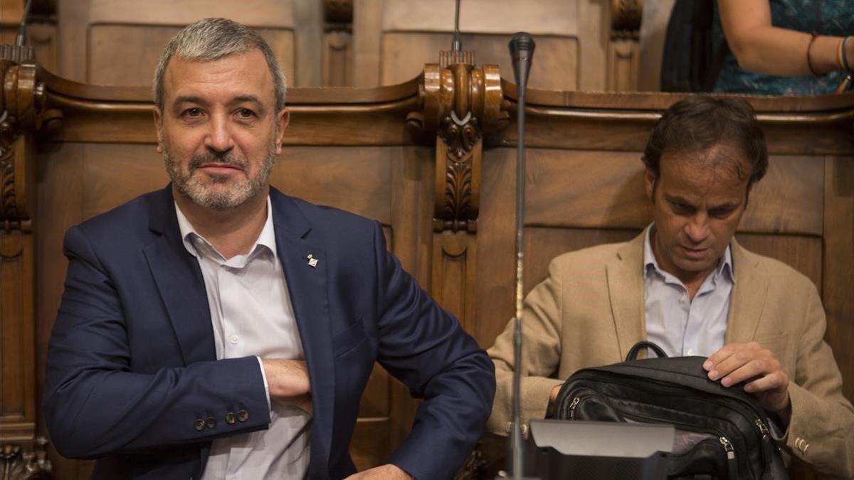 Jaume Collboni y Jaume Asens en el pleno extraordinario sobre la ejecución del presupuesto del pasado mes de julio.