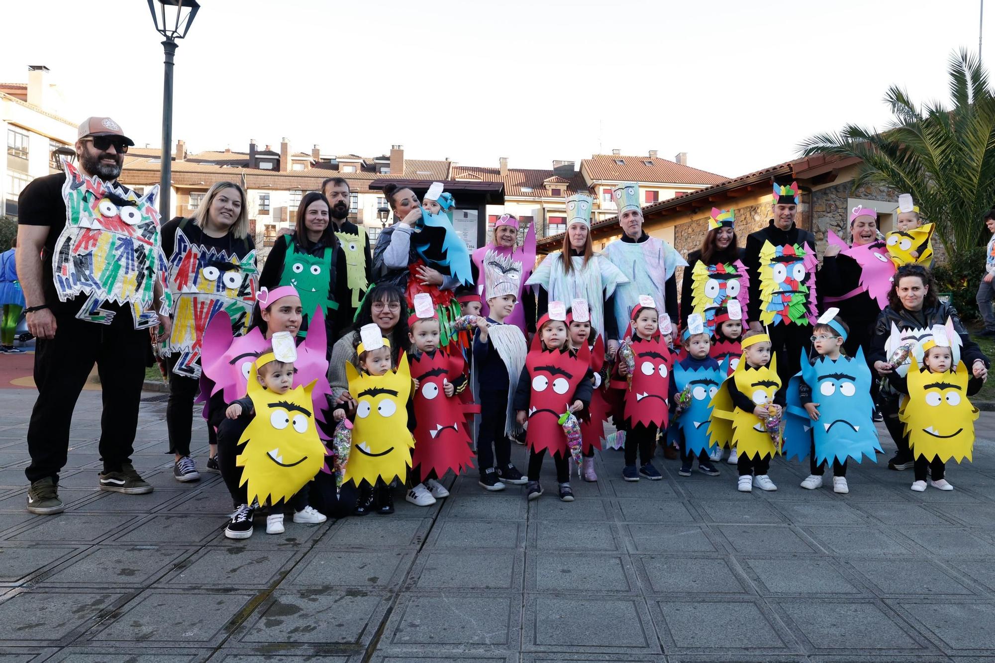 "Queen", los "Angry páxaros" o "Llanera Bros", estrellas carnavaleras en Posada