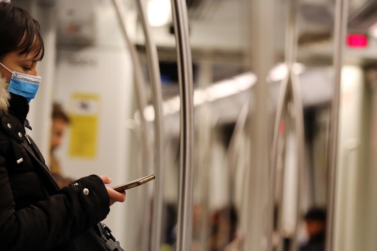 Último día de la mascarilla obligatoria en el transporte público