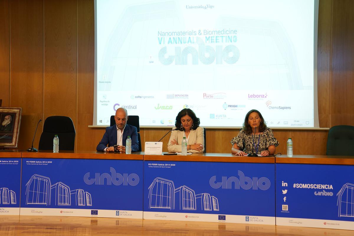 Jaime Aneiros, Maribel del Pozo e Isabel Pastoriza, ayer, durante la inauguración del encuentro.