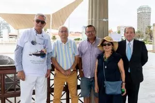 Homenaje a las víctimas de la tragedia del ‘Valvanera’ con una ofrenda floral en la marquesina del Muelle Santa Catalina