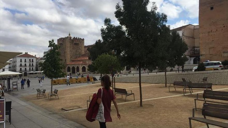 Los vecinos de Cáceres aprueban la retirada del arenero de la plaza «por seguridad»