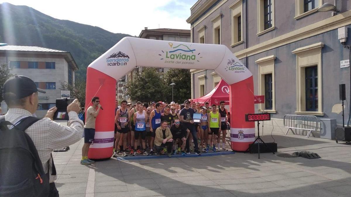 Los participantes en la carrera, segundos antes del pistoletazo de salida.