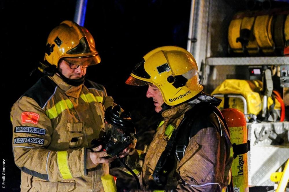 Un incendi crema quatre cases a Puigcerdà i obliga