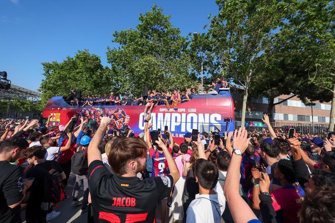 ¡De locos! Las mejores imágenes de una ciudad entregada al Barça
