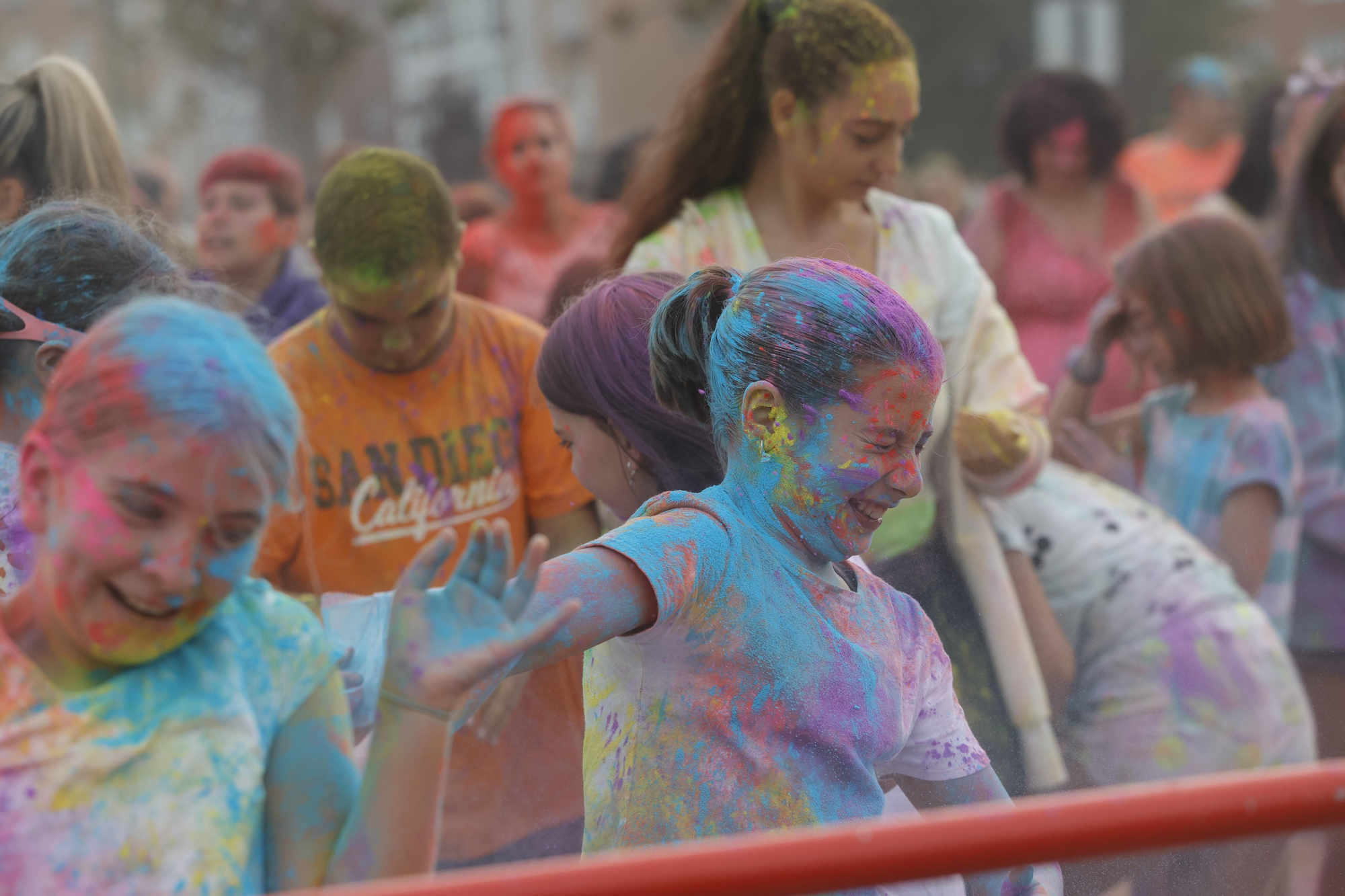 EN IMÁGENES: Así fue la "Holi party" de San Mateo en La Corredoria