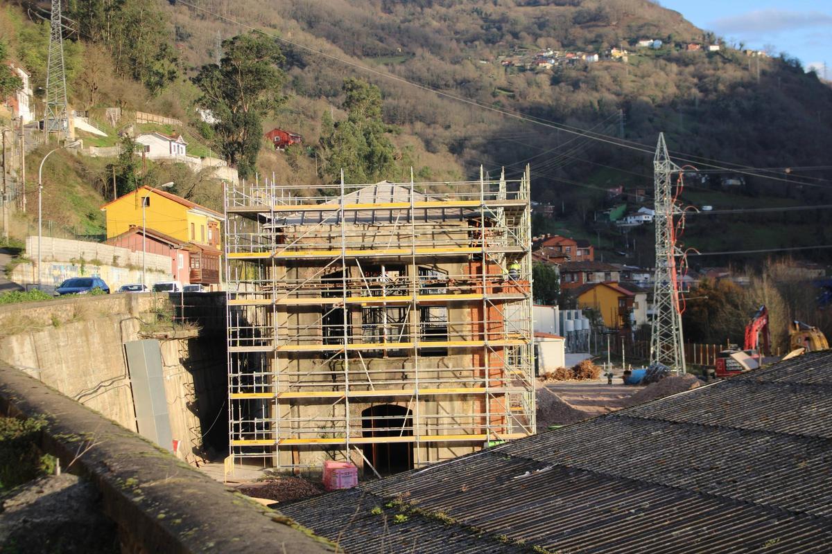 Las obras de reforma de la histórica nave de la vieja central de Santa Cruz.