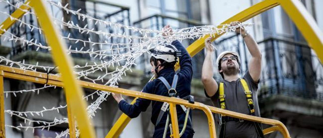 La Navidad toma forma en Oviedo: la pista de hielo y un arco luminoso serán dos de los grandes atractivos