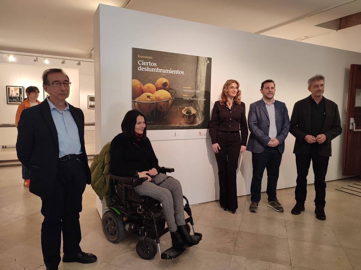 Zamora. inauguración de la exposición "Ciertos deslumbramientos" que aúna fotografías de José Ramón Vega y textos de Tomás Sánchez Santiago