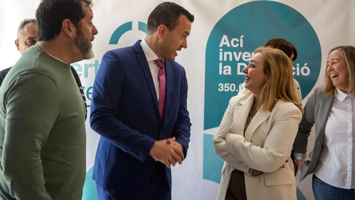 Mompó y Enguix en la presentación de las inversiones de la Diputació de València.