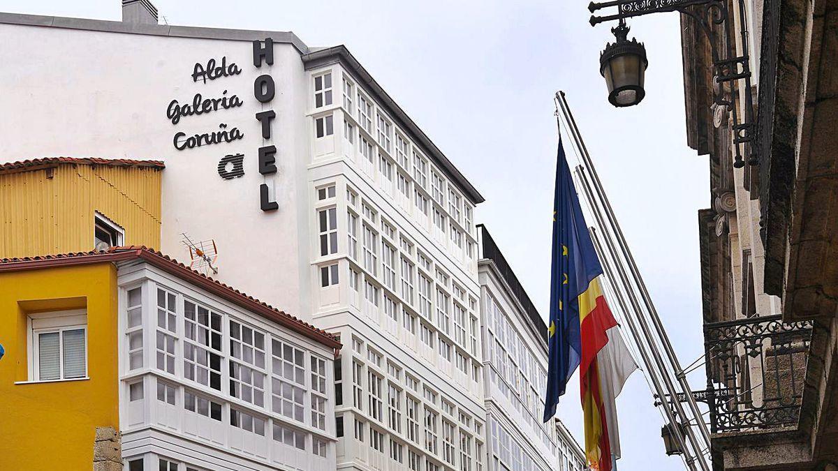 Fachada del hotel Alda, en Riego de Agua.