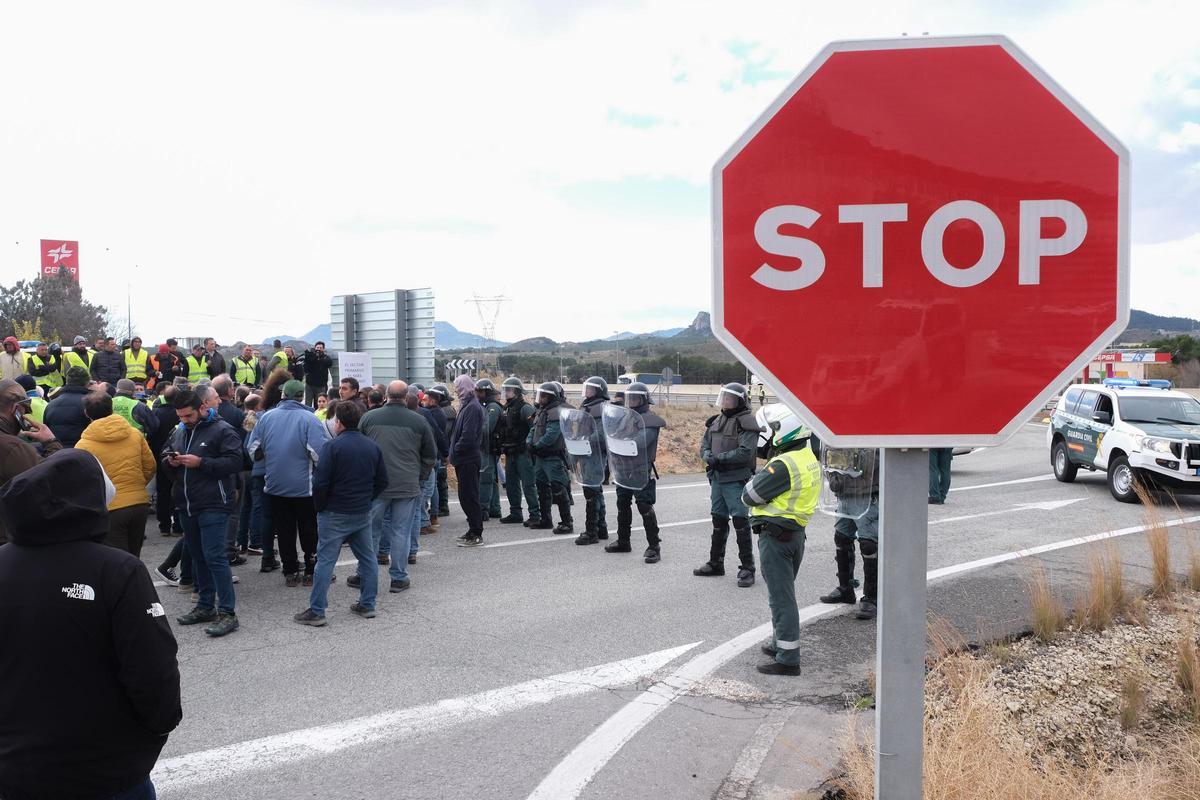 Así ha sido la protesta de agricultores del Alto y Medio Vinalopó en Villena