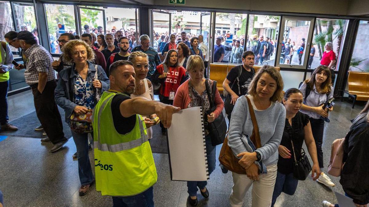 Oposiciones multitudinarias en Barcelona para optar a plazas fijas de Correos