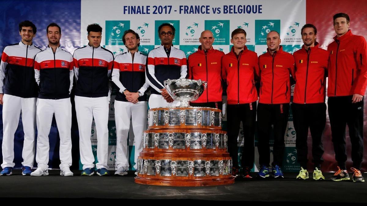 Los jugadores de Francia y Bélgica que disputan la final de la Copa Davis en Lille.
