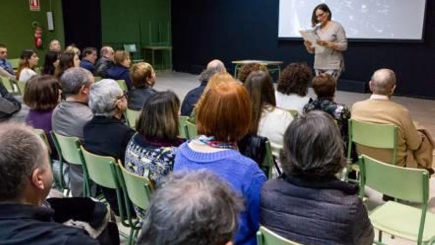 Profesores y exprofesores recibieron un reconocimiento público durante el acto.