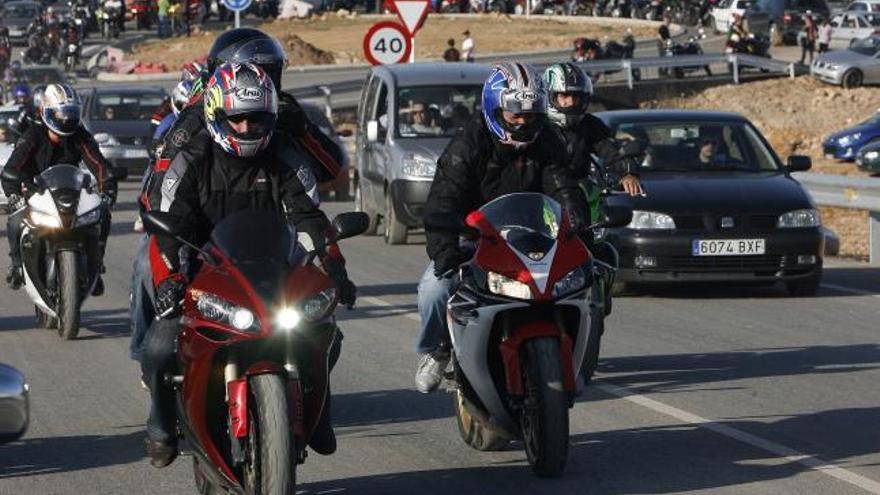 Aficionados en la salida del circuito el año pasado.