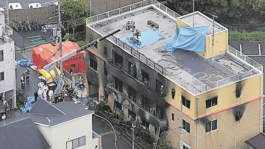 Un fuego provocado deja al menos 33 muertos en unos estudios en Japón