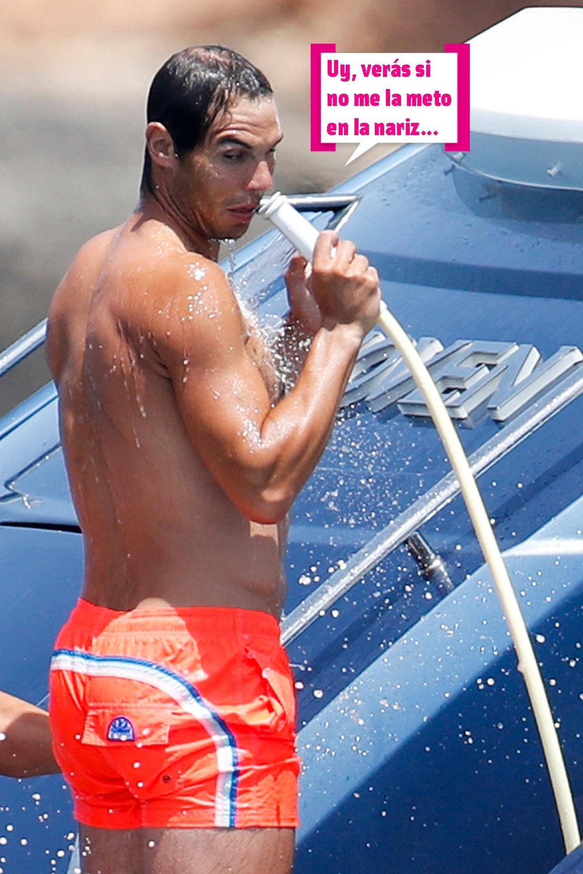 La ducha de Rafa Nadal... ¡A manguerazo limpio!