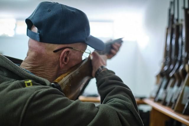 Exposición de armas que serán subastadas