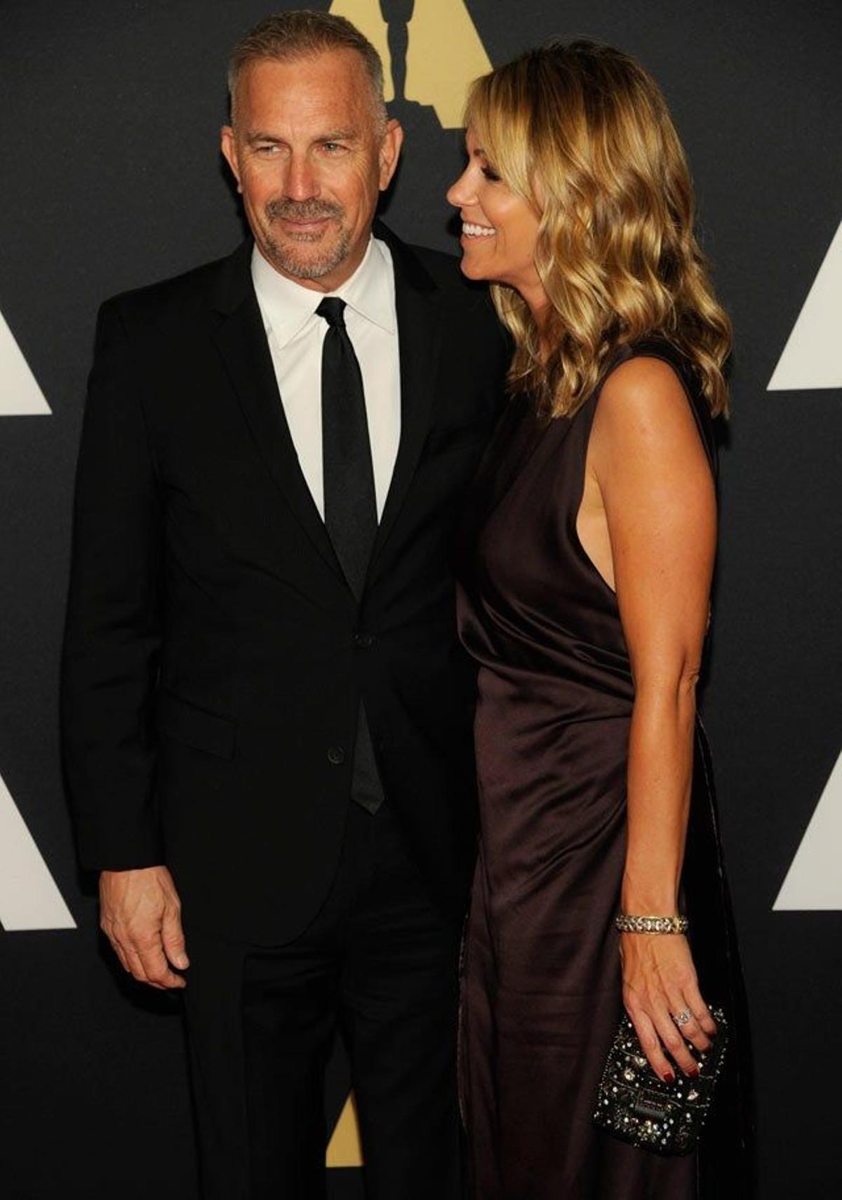Kevin Costner y Christine Baumgartner, en los Governor's Awards 2014