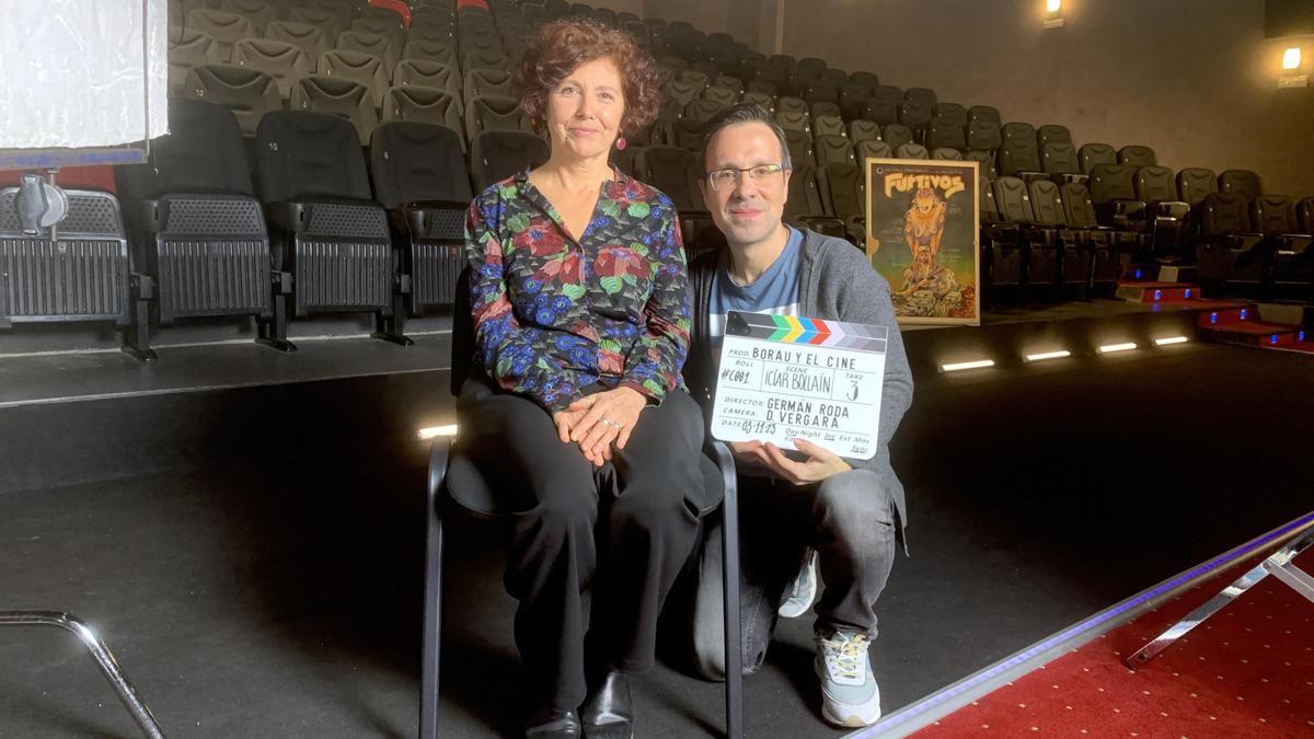 Germán Roda junto a Icíar Bollaín ("nieta cinematográfica de Borau") durante el rodaje del documental.